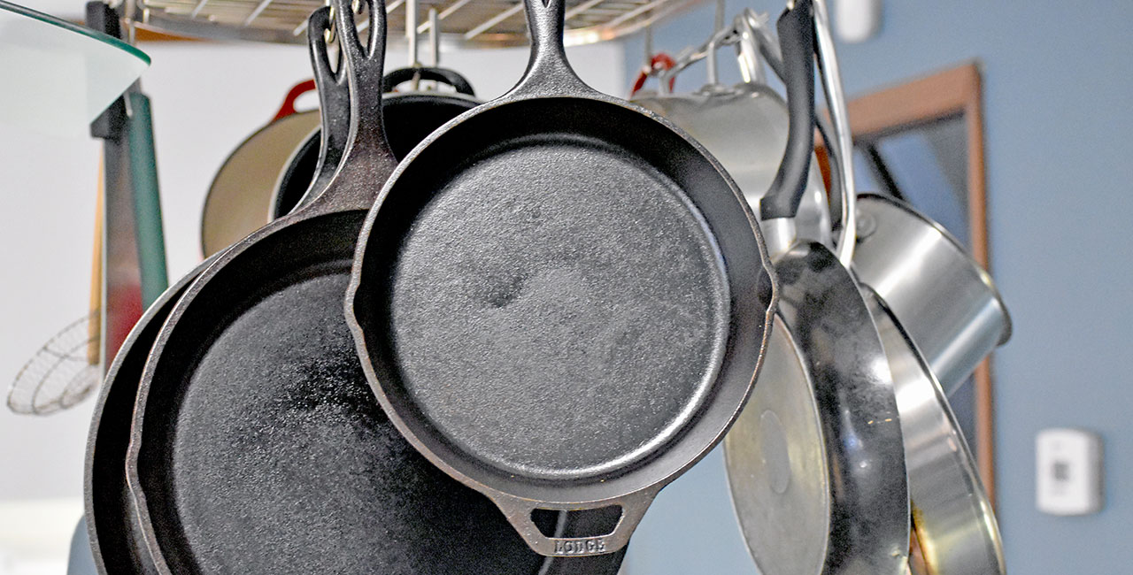 Round Stainless Steel Cast Iron Skillet Cleaner With Hanging Ring